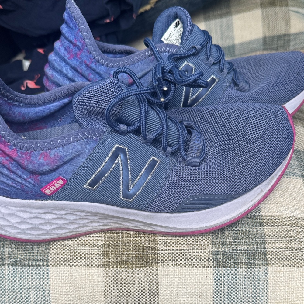 New Balance Women's Blue and Pink Sneakers